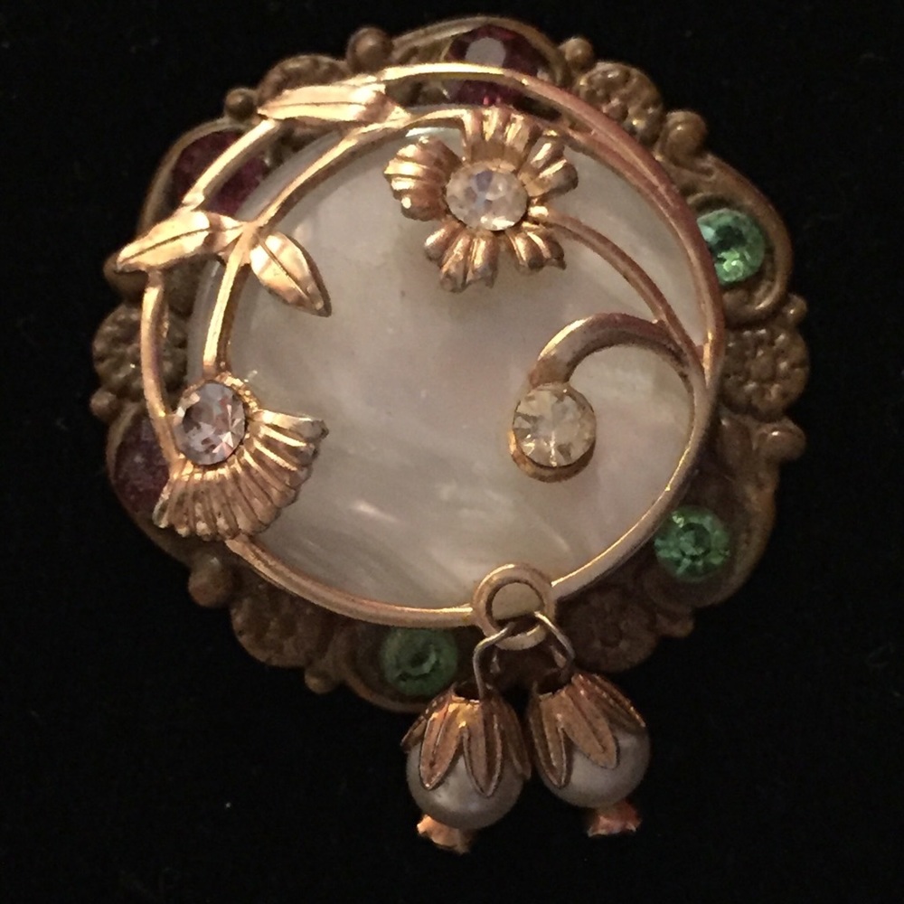Vintage Mother of Pearl brooch, mint condition
